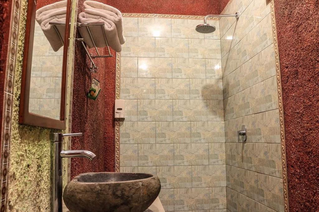 נוסה-למבונגן Reynold Artha Guest House מראה חיצוני תמונה